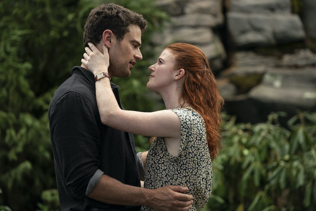 Theo James y Rose Leslie