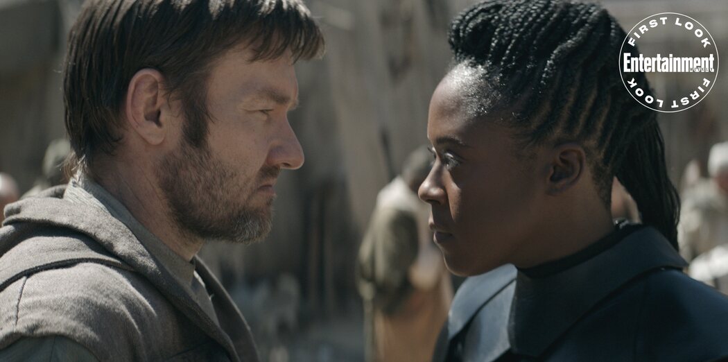 Tío Owen (Joel Edgerton) y la Inquisidora Reva