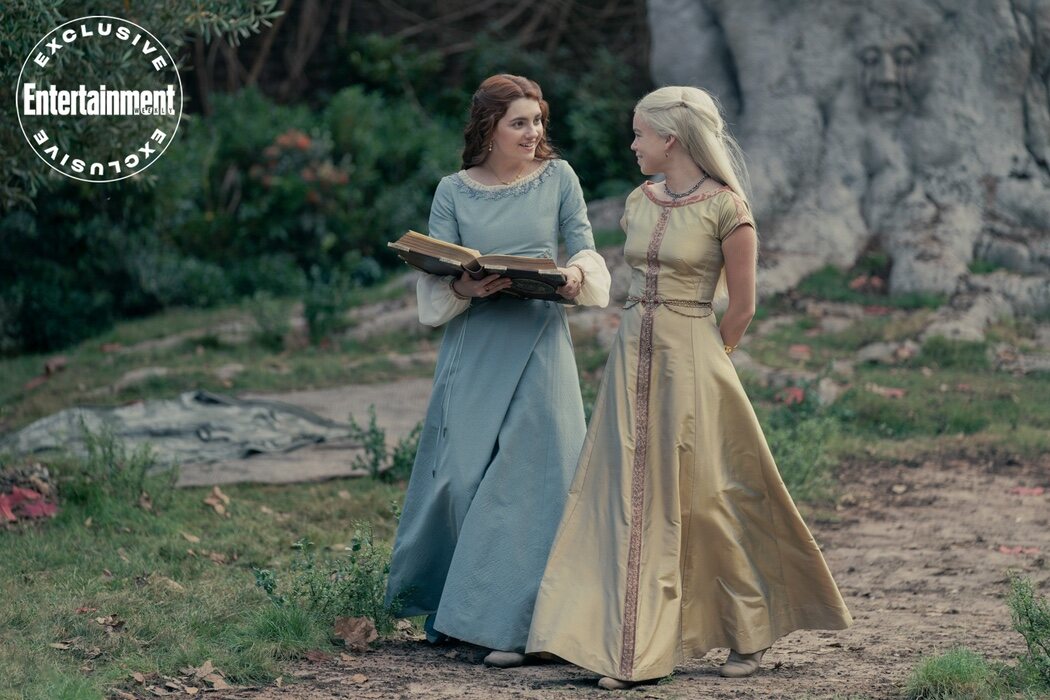 Unas jóvenes Rhaenyra Targaryen y Alicent Hightower