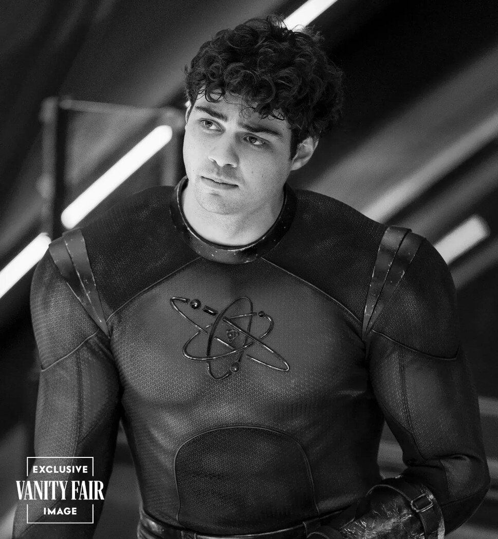 Noah Centineo como Aton Smasher