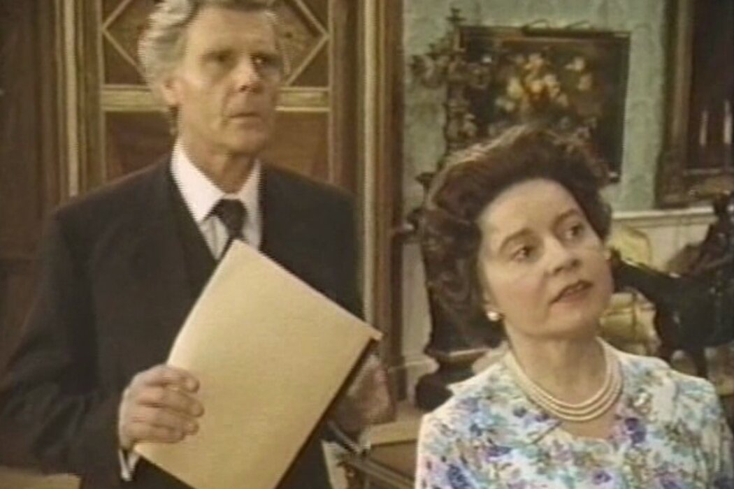 Prunella Scales en 'Un espía con arte' (1991)