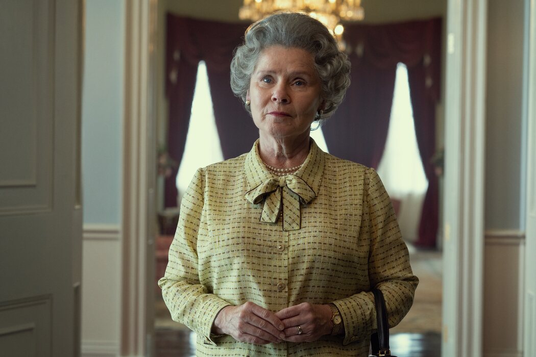 Imelda Staunton como Isabel II