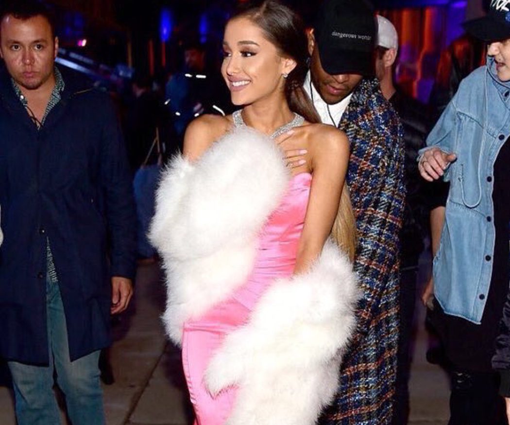 La gala en rosa de Ariana Grande