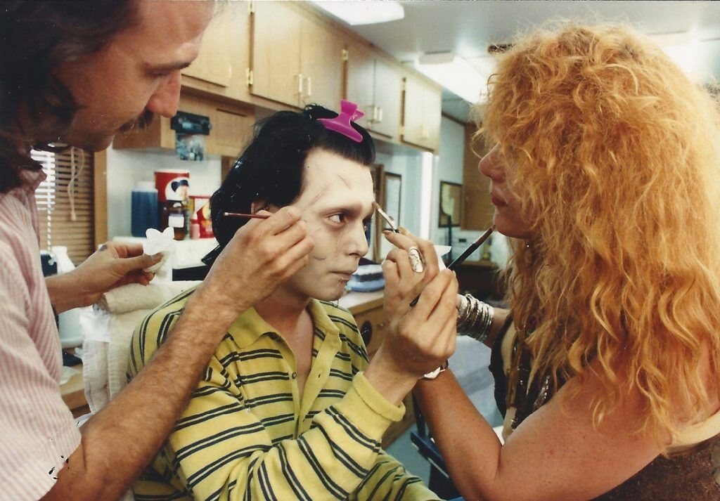 Ve Neill maquillando a Johnny Depp de Eduardo Manostijeras