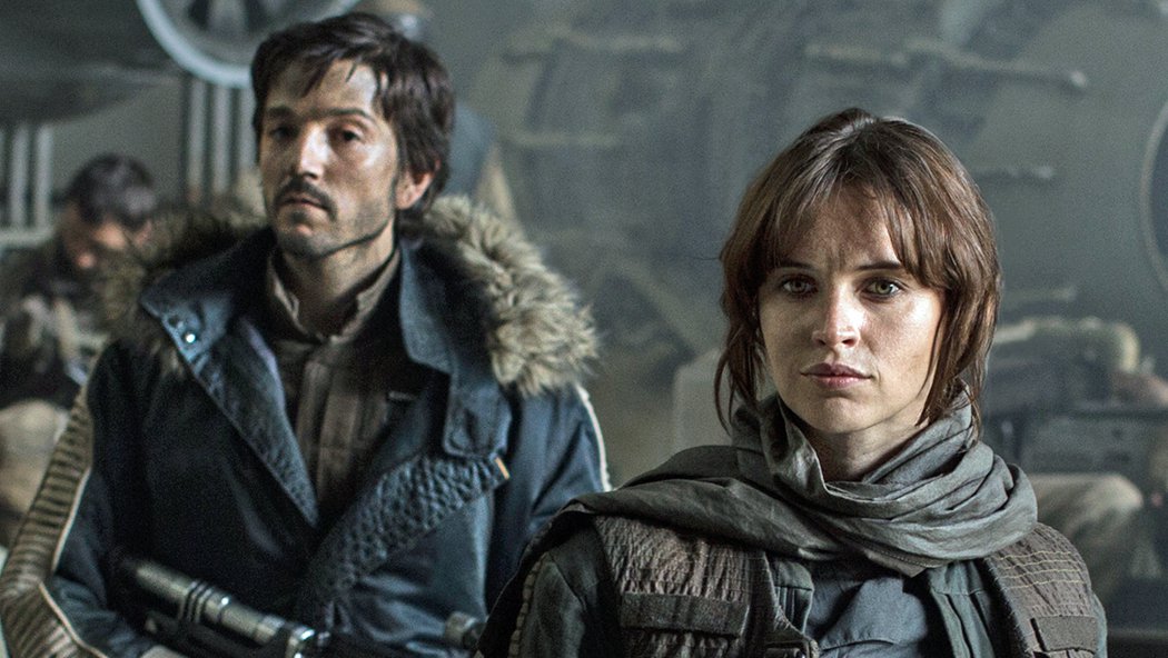 El personaje principal es Jyn Erso, interpretado por Felicity Jones