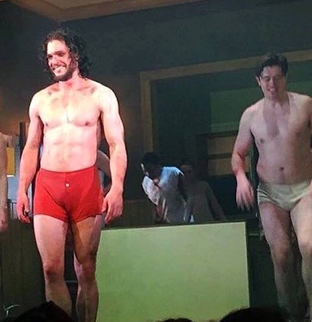 Kit Harington en ropa interior en la obra de teatro 'Doctor Fausto'