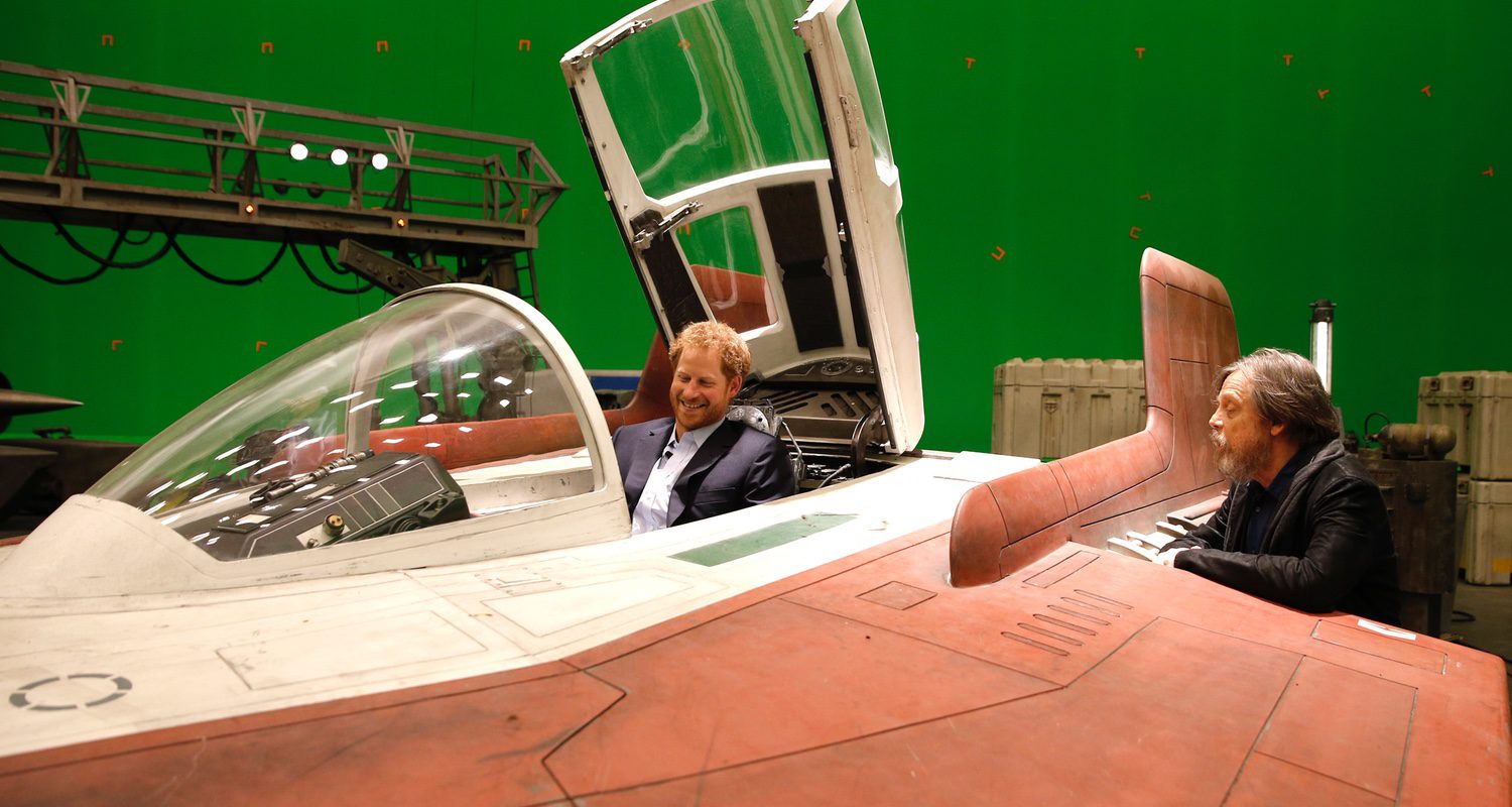 Harry se divierte en una nave espacial con Mark Hamill