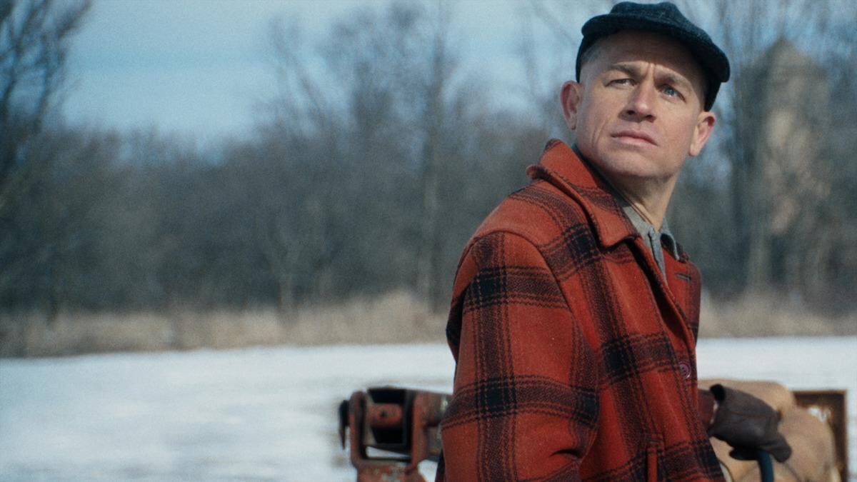 Charlie Hunnam es Ed Gein