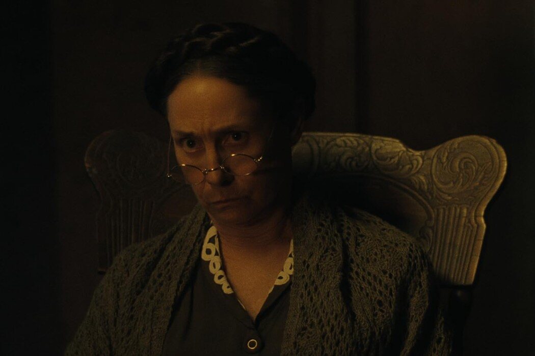 Laurie Metcalf es Augusta Gein