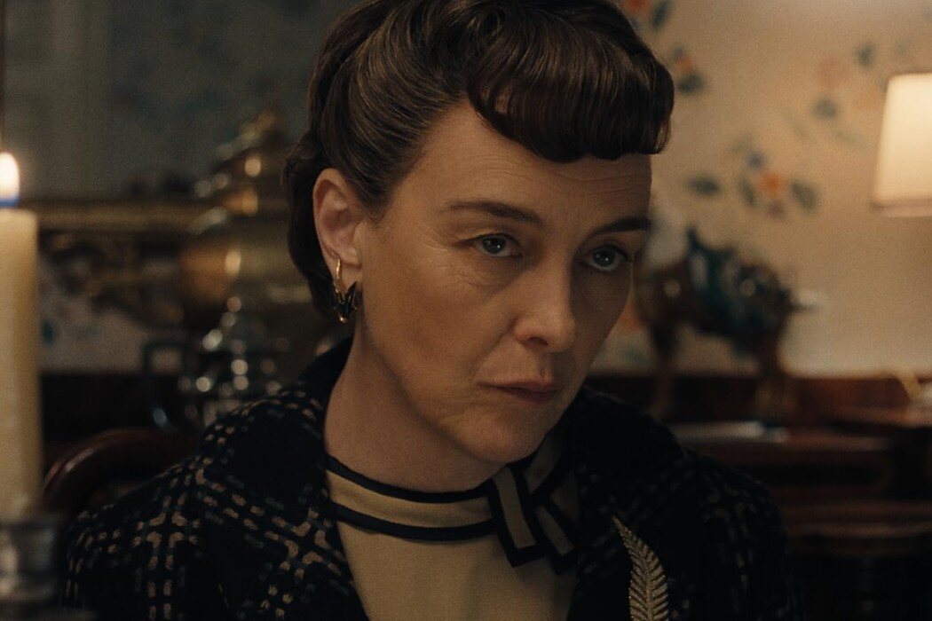 Olivia Williams es Alma Reville