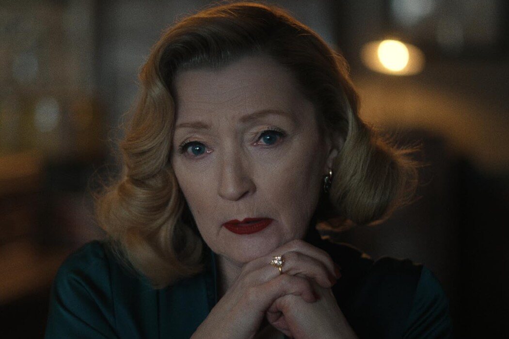 Lesley Manville es Bernice Worden