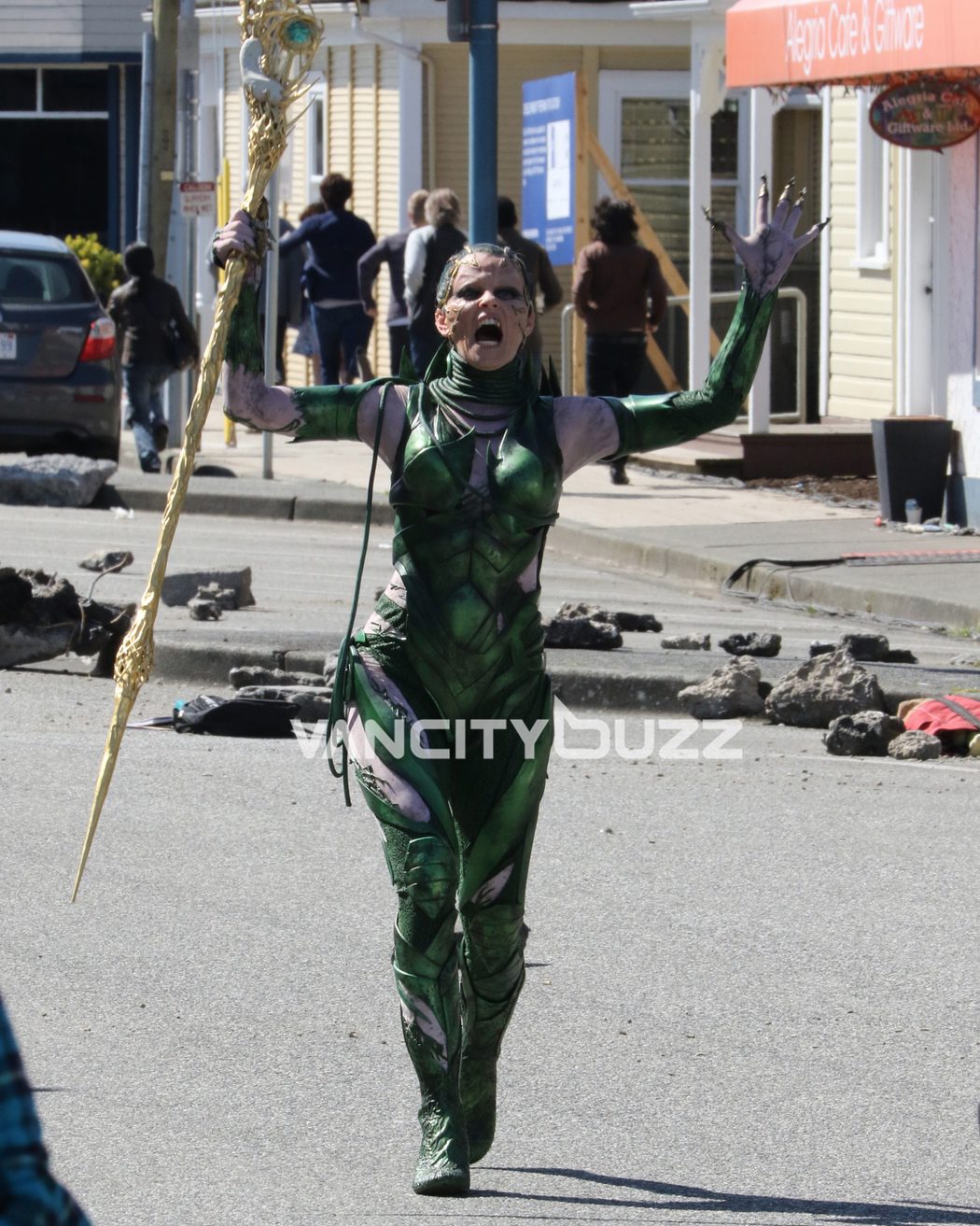 Elizabeth Banks como Rita Repulsa