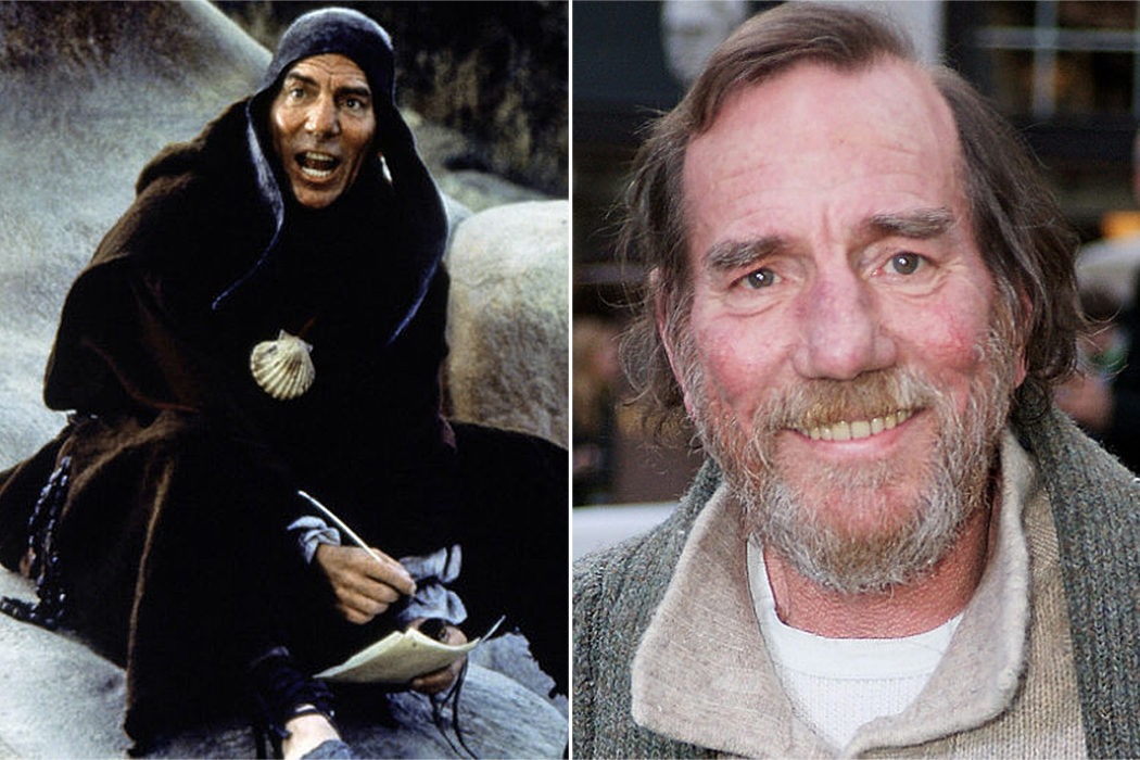 Pete Postlethwaite (Gilbert)