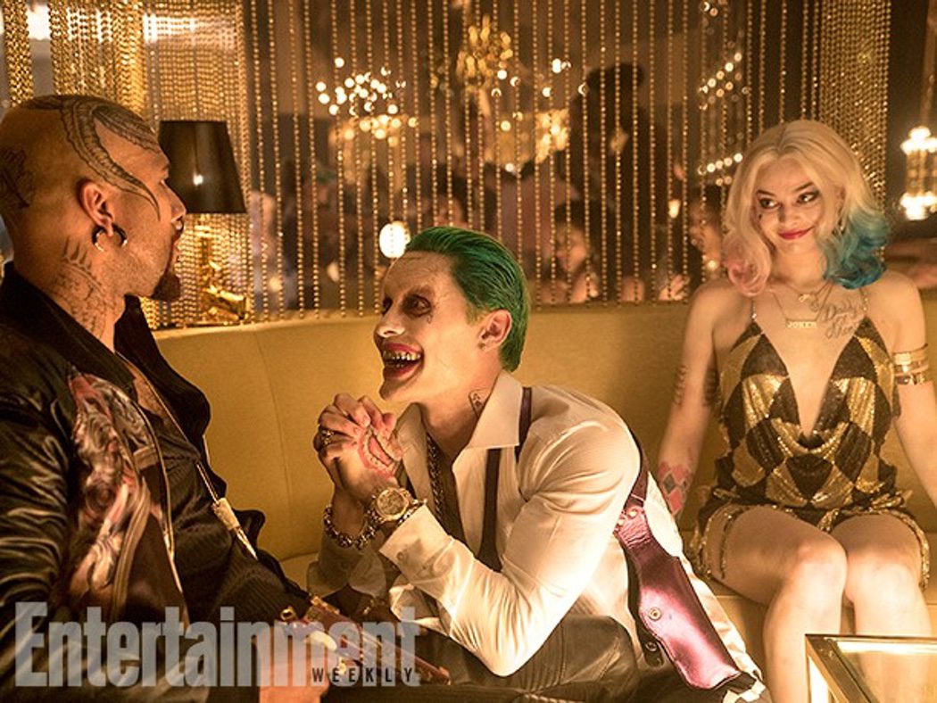 Harley Quinn y el Joker haciendo un trato con Monster T