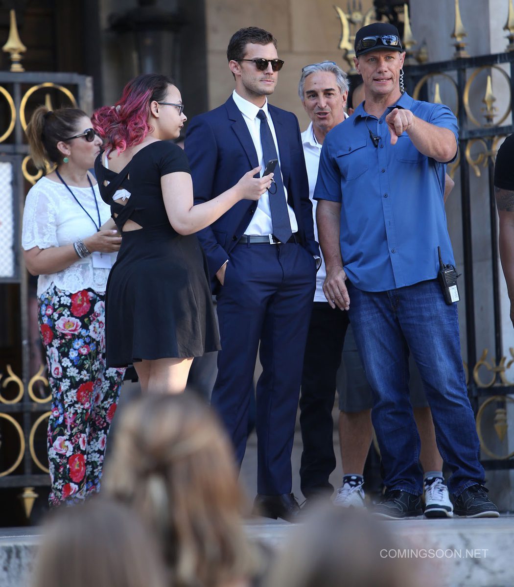 Jamie Dornan en la puerta de la Ópera