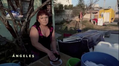 La directora acompaña a las protagonistas de 'Plaza de la soledad' a la función