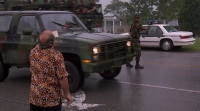 Tráiler VO 'Un poeta entre reclutas'