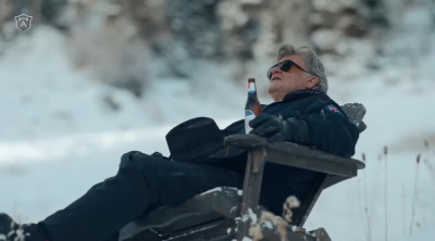 Kurt Russell y Lewis Pullman para Michelob Ultra, dirigida por Joseph Kosinski