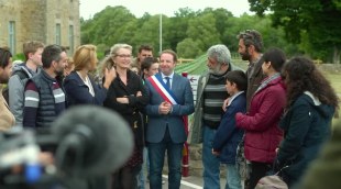 Tráiler en español 'Conoce a los bárbaros' (2024)