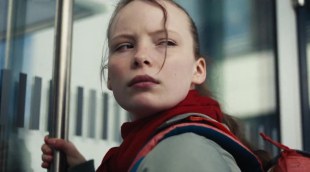 Tráiler en español 'Marielle lo sabe todo' (2025)