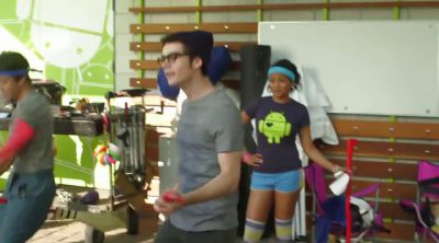 Dylan O'Brien baila junto a sus compañeros de reparto de 'Los becarios'