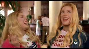 'Dos rubias de pelo en pecho', escena reencuentro con amigas